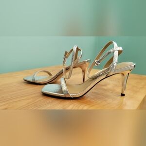 MICHAEL KORS Liana Sandal SILVER 7 (New)